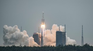 Китай изстреля днес основния модул на първата си постоянна космическа