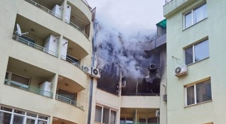 Огнеборци в Пазарджик гасиха пожар в жилищна кооперация намираща се
