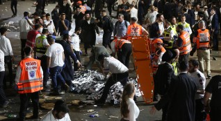 Десетки загинали и стотици ранени след струпване на множество хора