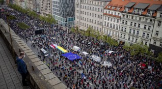 Десет хиляди души демонстрираха в центъра на Прага срещу президента