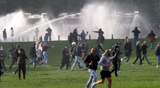 Белгийската полиция използва сила за да разпръсне няколко хиляди души