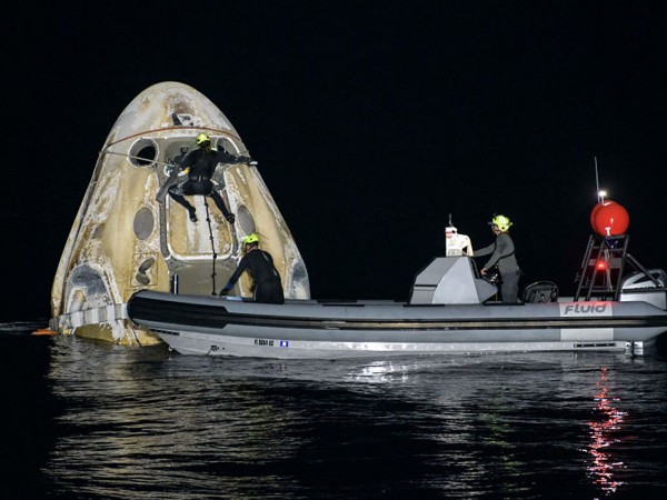 Компанията SpaceX на Илон Мъск успешно върна четиримата астронавти на