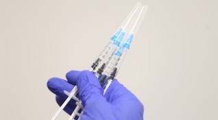 Пратка с близо 274 хиляди дози от ваксината на "Пфайзър"
