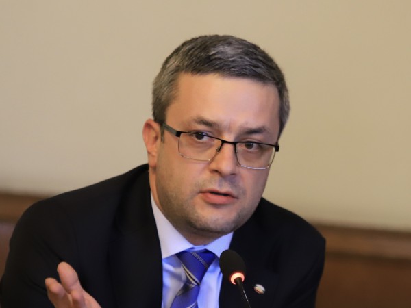 Заместник-председателят на ПГ на ГЕРБ Тома Биков отговори на лидера