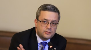 Заместник председателят на ПГ на ГЕРБ Тома Биков отговори на лидера