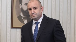 Започнаха консултациите на президента Румен Радев с парламентарно представените партии