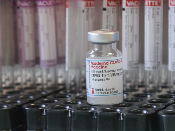 Американската фармацевтична компания "Модерна" съобщи, че "доработената" й ваксина срещу
