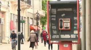 Ползват ли се още уличните стационарни телефони Въпреки че повечето