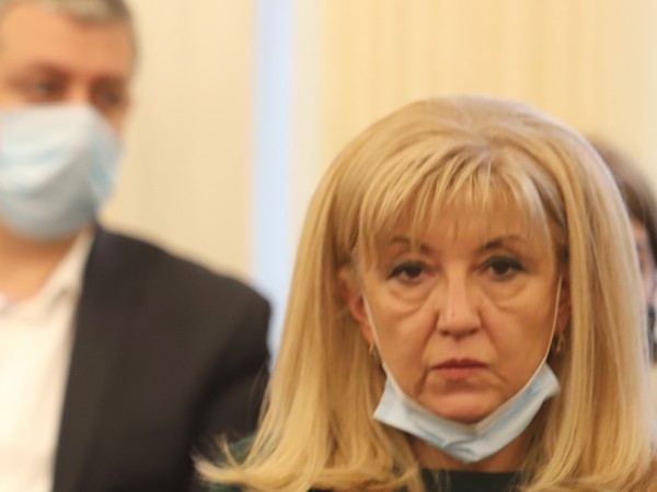 Министърът на регионалното развитие в оставка Петя Аврамова си тръгна