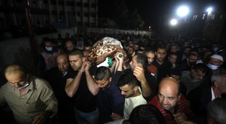 Над 200 души бяха ранени при сблъсъци между палестинци и