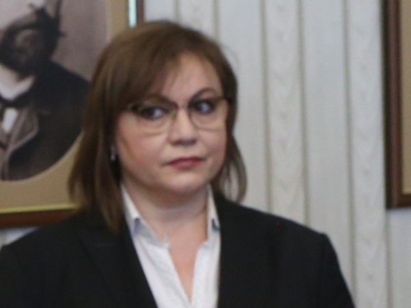 Лидерът на БСП Корнелия Нинова отбеляза 9-и май в социалните