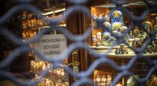 След месеци на строги ограничения от днес в Чехия разхлабват