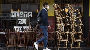 Външните части на кафенетата баровете и ресторантите в цяла Франция