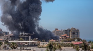 Радикалното палестинско движение Хамас каза че е изстреляло огромна ракета
