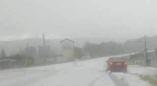 Силна градушка удари няколко села в община Черноочене съобщи кметът