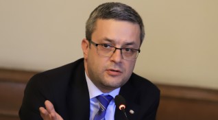 Бившият депутат от ГЕРБ Тома Биков нападна отново избора на
