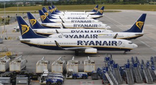 Авиокомпанията "Ryanair" е отчела годишна нетна загуба от 815 милиона