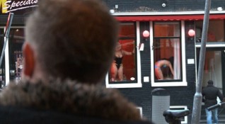 Нидерландия тази седмица подновява работата на публичните домове в рамките