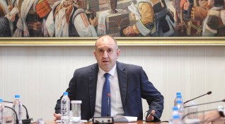 Държавният глава Румен Радев проведе телефонен разговор с министър председателя на