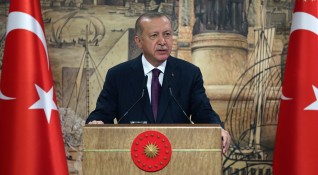Турският президент Реджеп Тайип Ердоган призовава папа Франциск да помогне