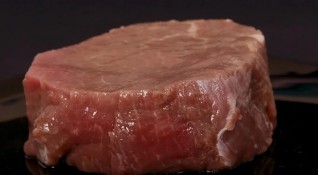 Аржентина ограничава доставките на говеждо месо основен хранителен продукт в