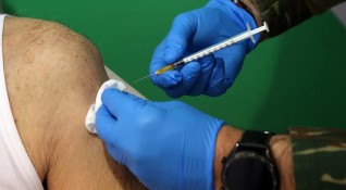Задължително ваксиниране се въведе в Гърция за част от служителите