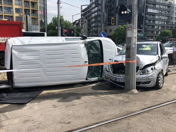 Политикът Вежди Рашидов е катастрофирал на кръстовището между бул. "Гоце
