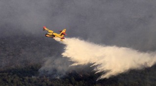 Голям пожар избухна в област Коринт в Гърция Евакуирани са