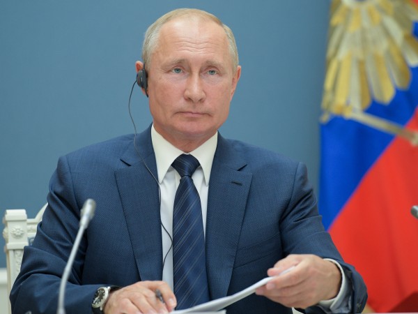 Руският президент Владимир Путин увери днес, че ще "избие зъбите"