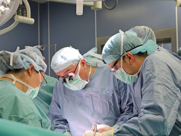 Специалисти от Военномедицинска академия (ВМА) извършиха нова чернодробна трансплантация, съобщиха