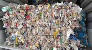 Снимка МОСВКамиони с пластмасови отпадъци с произход от Румъния Полша