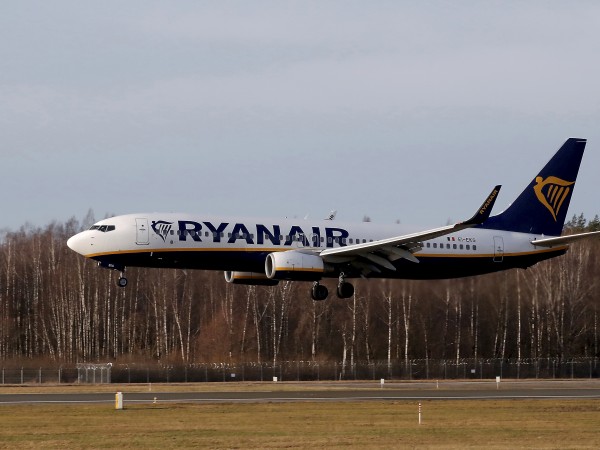 Пътнически самолет, летящ от Гърция за Литва е бил принуден