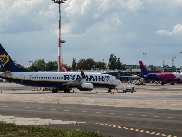 Беларуските власти позволиха на пътническия самолет, който бе отклонен следобед