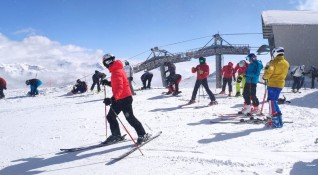 Въпреки че цяла Европа гледа към летния туристически сезон скиорите