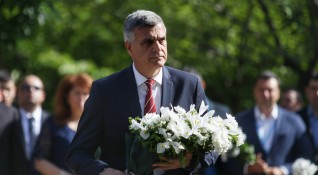 Служебният министър председателя Стефан Янев поздрави българите по повод Деня на