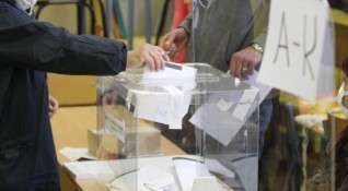 В Централната избирателна комисия продължава приемът на документи за участие