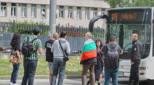 Снимка Димитър Кьосемарлиев Dnes bgГрупа граждани блокираха кръстовището на булевардите Черни