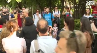 Недоволни родители затвориха за движение ул Московска в центъра на