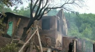 Възрастно семейство от Кюстендилско остана без дом след като мълния