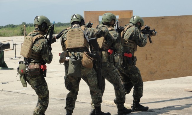 Американски войници атакуваха производствен цех в пловдивско село като стреснаха