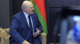 Белоруският президент Александър Лукашенко заплаши че ще отвори вратите към
