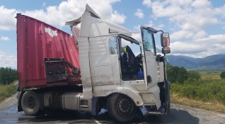 Тежка катастрофа между два ТИР а затвори Подбалканския път София Бургас в