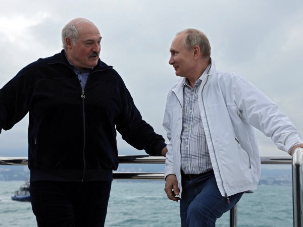 Владимир Путин подкрепи Беларус в спора със Запада, заради отклонения