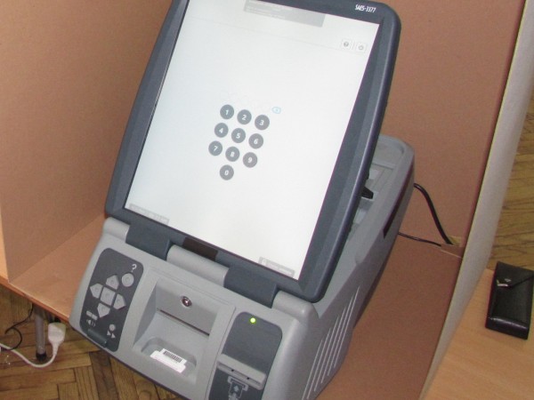 Централната избирателна комисия провежда днес симулация на машинен вот в
