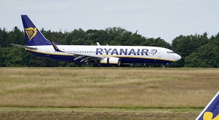 Полицията е претърсвала пътнически полет на авиокомпанията Райънеър на пистата