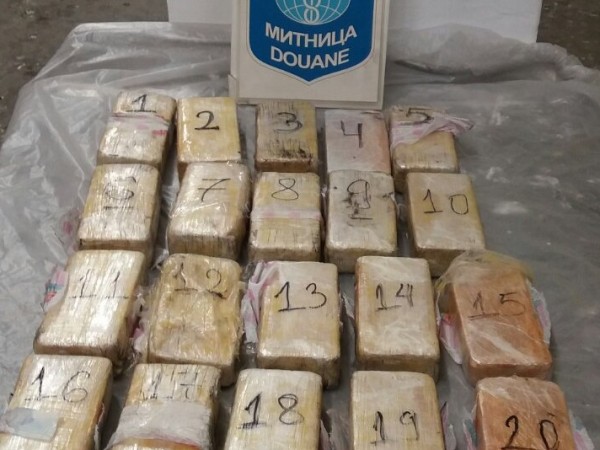 Митническите служители откриха 10.930 кг хероин при проверка на товарен