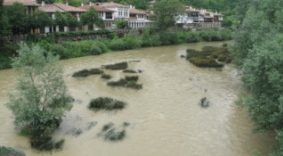 Изхвърлените в коритото на река Янтра край търновското село Писарево