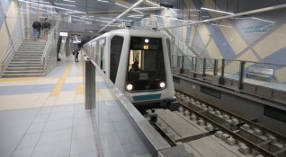 Деца се учиха да управляват софийското метро Служителите на Метрополитен