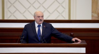 Режимът в Беларус стяга още повече гражданите в хватката си