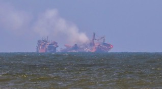 Товарен кораб пренасящ химикали потъва край бреговете на Шри Ланка